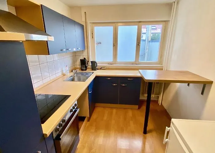 Preiswertes Zentrales Wg-zimmer In *